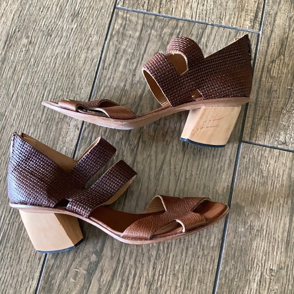 Cydwoq size 37 sandals - Picture 4 of 5